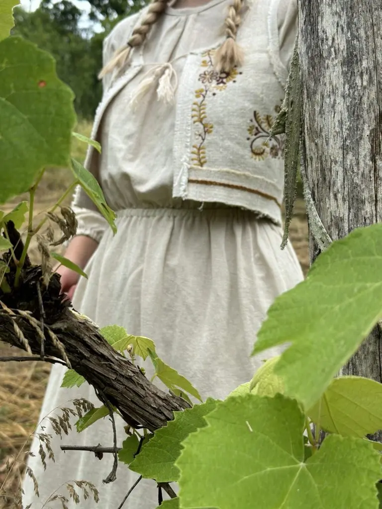 Vesta din Cânepă APRIL - CanepArt | Meșteșug Tradițional și Eleganță Modernă - imagine 3