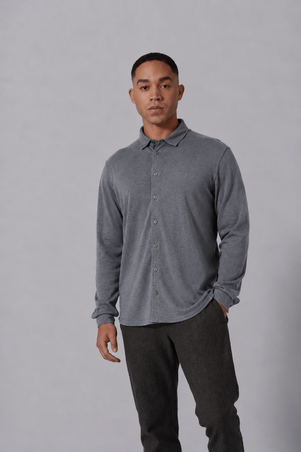 Cămașă bărbați din slub jersey de cânepă și bumbac organic, croi slim – HempAge 1 Cămașă bărbați din slub jersey de cânepă și bumbac organic, croi slim, culoarea Gri ardezie