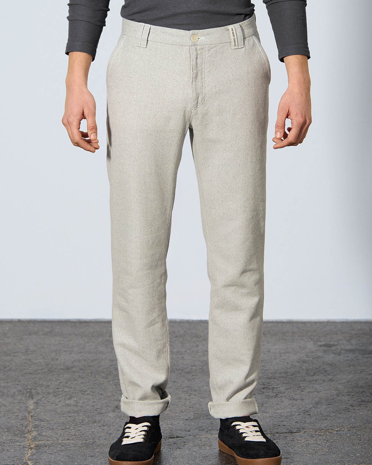 Pantaloni Chino Sport din Cânepă, Bumbac Reciclat și Bumbac Organic 1 Pantaloni Chino Sport din Cânepă, Bumbac Reciclat și Bumbac Organic – Natural – vedere față / produs